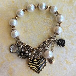 Vintage Y2K Betsey Johnson Chunky Charm Bracelet W/ Pearls And Zebra Heart Charm